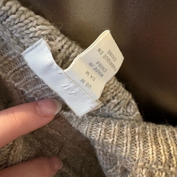 H&M Women's Ruffled Knit Sweater // Size M - Picture 3 of 3